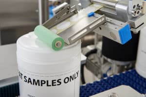 Top labelling by the LWA Universal Wraparound Labelling Machine by Shemesh Automation